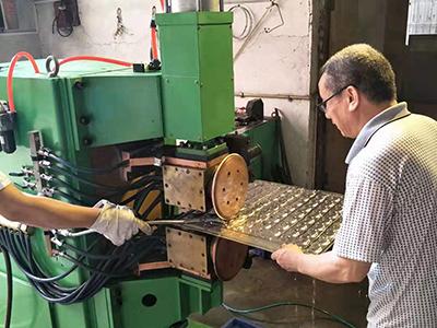 Máquina de soldar por costura